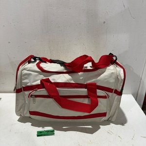 Lote siguiente: Bolso Deportivo Blanco y Rojo con Múltiples Compartimentos