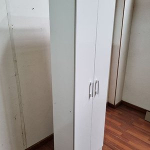 L 975 - Práctico armario multiuso de buen porte en color blanco con diseño moderno y minimalista, ideal para el hogar (Medidas - imagen 3