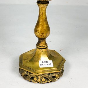 Candelabro de Bronce con Base Octogonal y Detalles Labrados - imagen 4