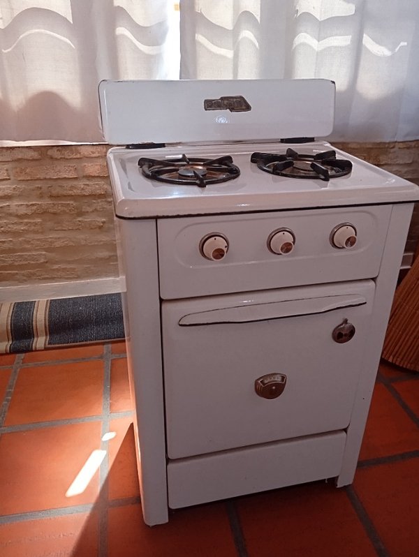 Cocina DELNE en estadio único, impecable mantenimiento y esmaltado blanco original - imagen 2