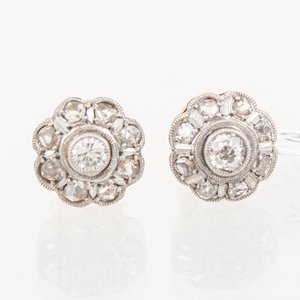 Lote anterior: Par de Tornillos de Oro 18k con Brillantes y Diamantes