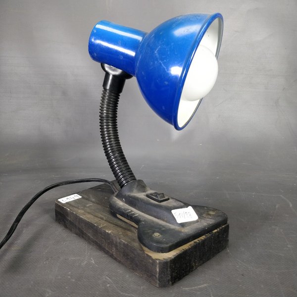 Lámpara de Escritorio Azul con Base de Madera Regulable - imagen 1