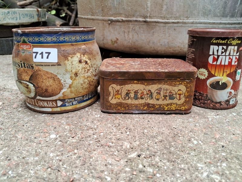 Latas antiguas de diferentes formas y tamaños - imagen 2