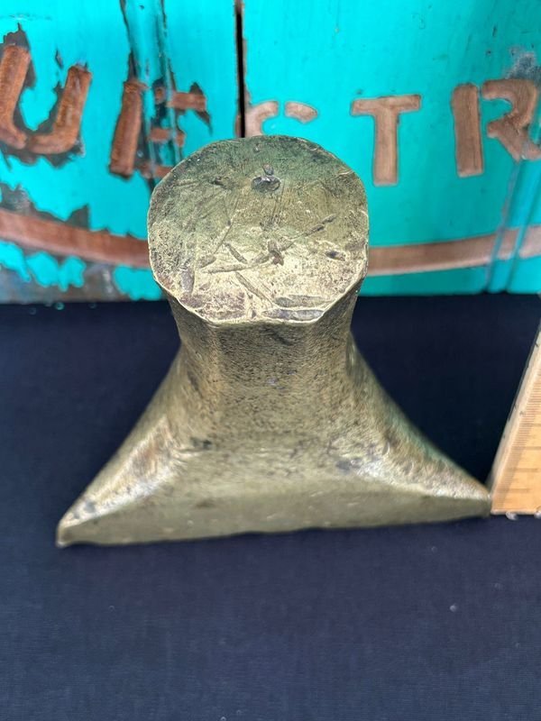Antiguo troquel de talabartero pesado bronce impecable usado para hacer puntas de las caronas - imagen 6