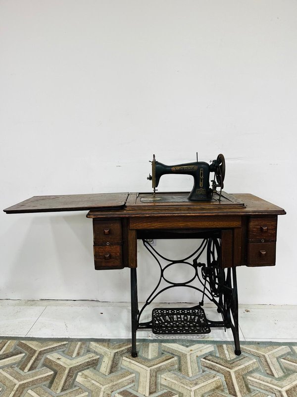 Máquina de Coser Antigua New Home con Mueble y Pedal - imagen 1