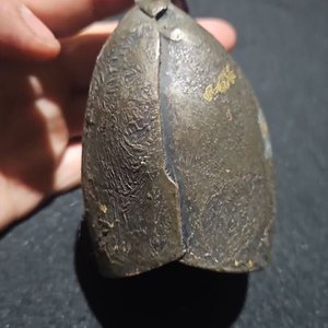 Cencerro Antiguo Raro de Metal con Asa y Grabados - imagen 5