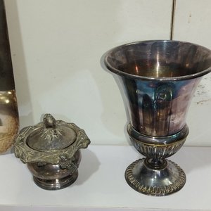Lote de 14 piezas de metal: bandeja, salsera, cuencos y más - imagen 4
