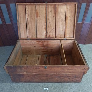 Baúl Antiguo de Madera con Tapa Abatible y Compartimientos - imagen 3