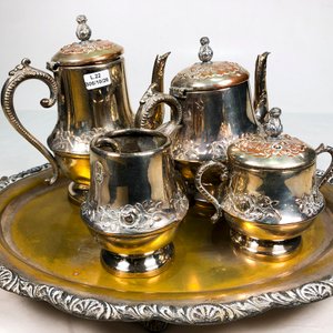 Juego de Té y Café Metálico con Bandeja Oval Labrada - imagen 4
