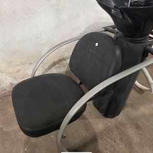 Pileta de Peluquería Negra con Silla - imagen 4