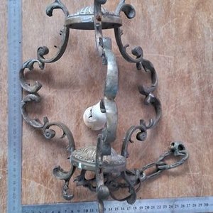 Lámpara Colgante Antigua de Bronce con Detalles Ornamentales - imagen 3