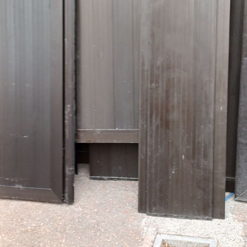 Lote de mamparas divisorias en carpintería de aluminio - imagen 8