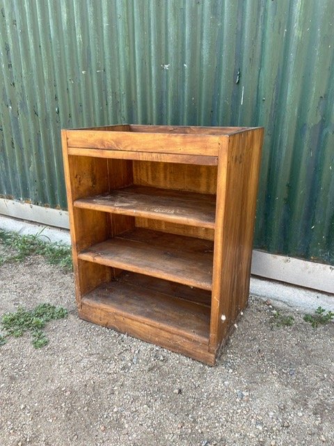 Mueble con estantes de madera y metal - imagen 3