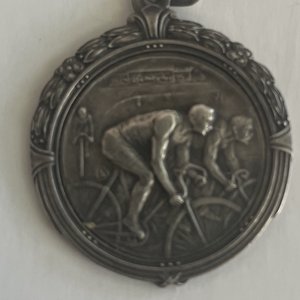 Lote anterior: Medalla de Plata Campeonato Municipal de Velocidad 1935 - 2do Puesto