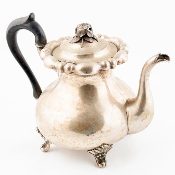 Tetera Antigua de Plata con Asa de Madera - 1300gr - imagen 1