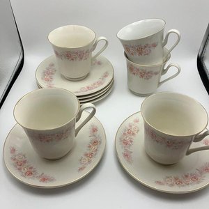 Juego de Tazas y Platillos de Porcelana Vintage con Flores Rosas - imagen 4