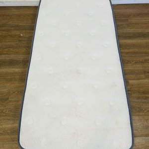Lote anterior: Colchón de Resortes de Una Plaza - 90x190x20cm