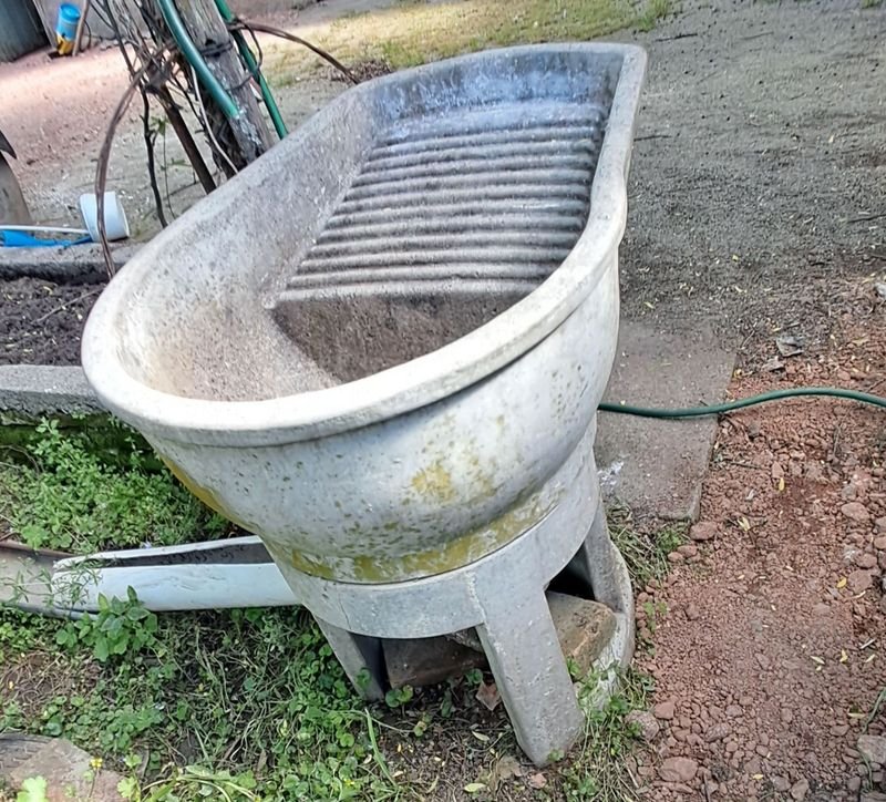 Pileta de Lavar a Mano Antigua de Cemento