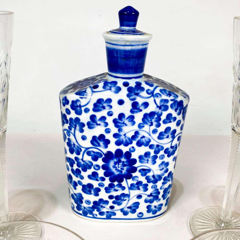 Set de copas hialinas y florero azul decorado - imagen 3