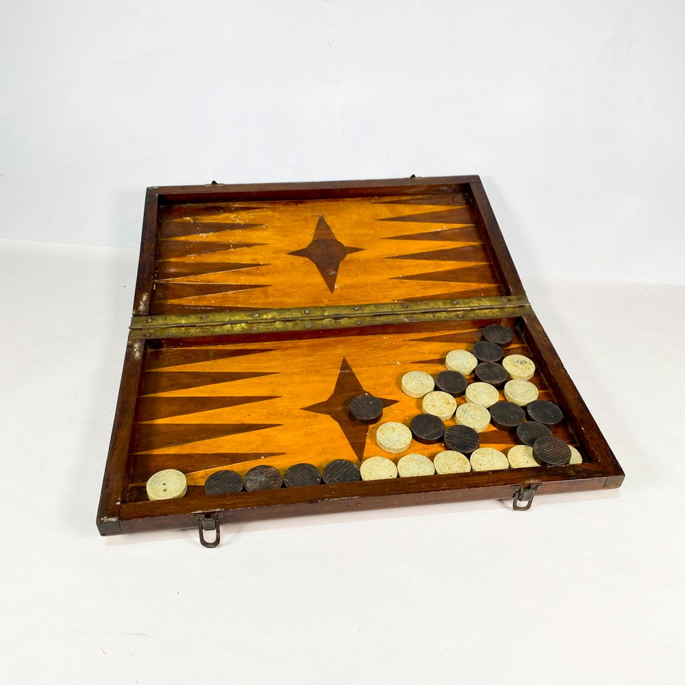 Lote anterior: Juego de Backgammon antiguo con fichas y estuche