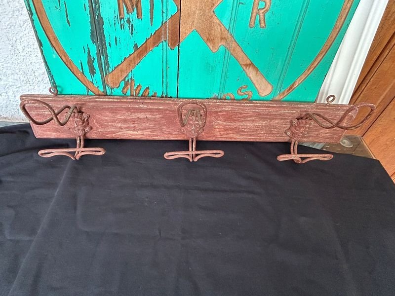 Lote anterior: Antiguo perchero hierro y madera para decoración