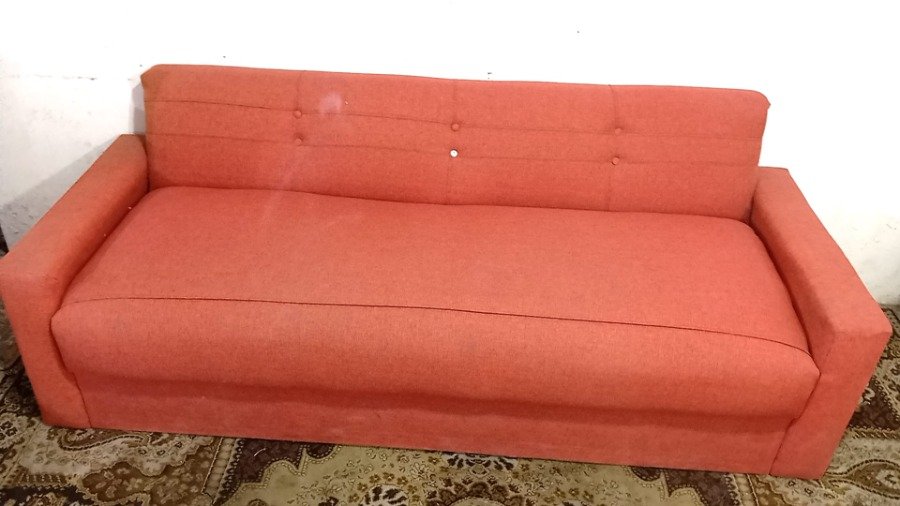 Sofá moderno de tres cuerpos con tapicería roja - imagen 4