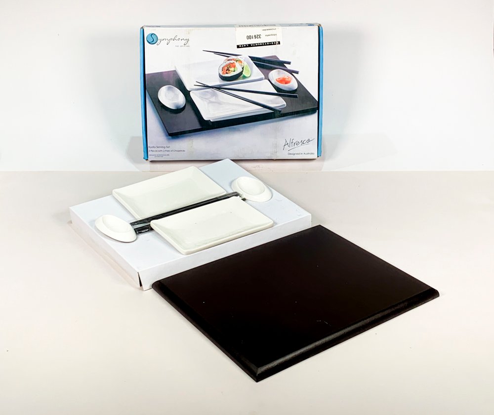 Lote anterior: Juego de sushi para dos personas en loza blanca