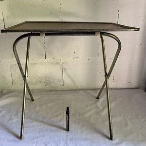 Lote siguiente: Mesa Plegable Metálica con Tapa de Madera
