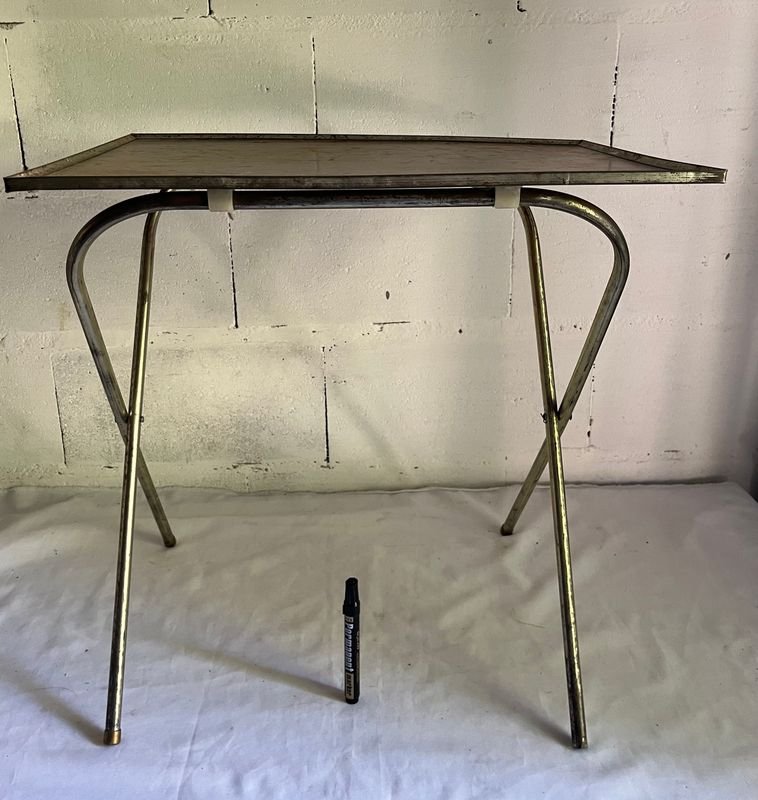 Mesa Plegable Metálica con Tapa de Madera