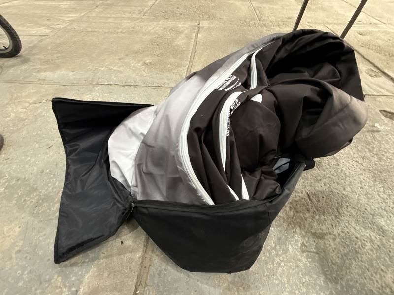 Banner Publicitario Plegable con Bolso Negro