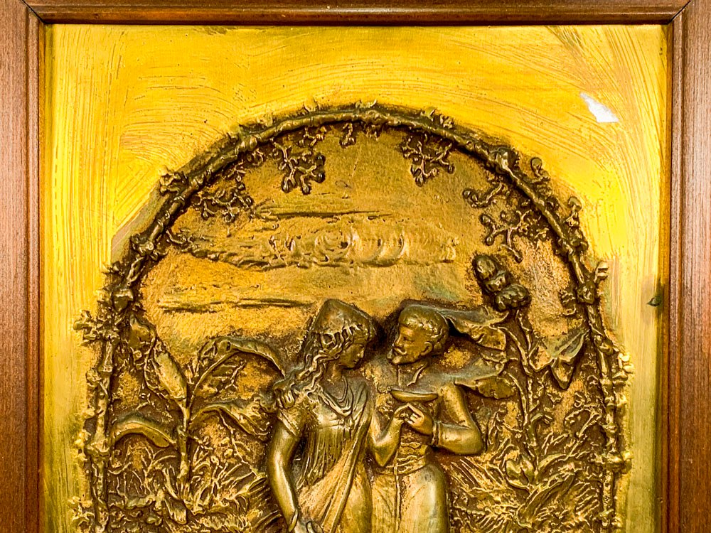 Bronce relieve escena romántica - imagen 2