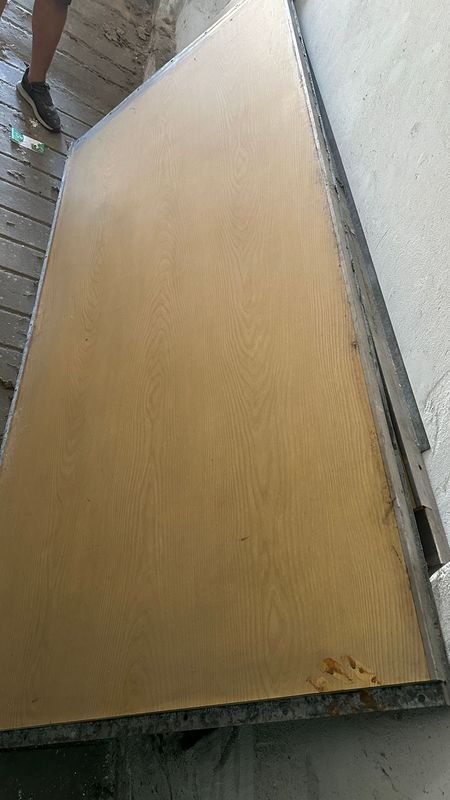 Panel de madera con marco metálico y fondo de chapa - imagen 2