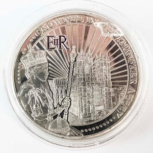 Lote siguiente: Medalla Conmemorativa Jubileo Platino Reina Isabel II (1952-2022) en Cápsula Acrílica