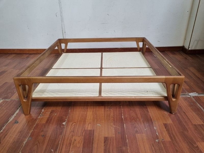 Mesa de Centro Oriental Madera Lustrada Base Esterillada