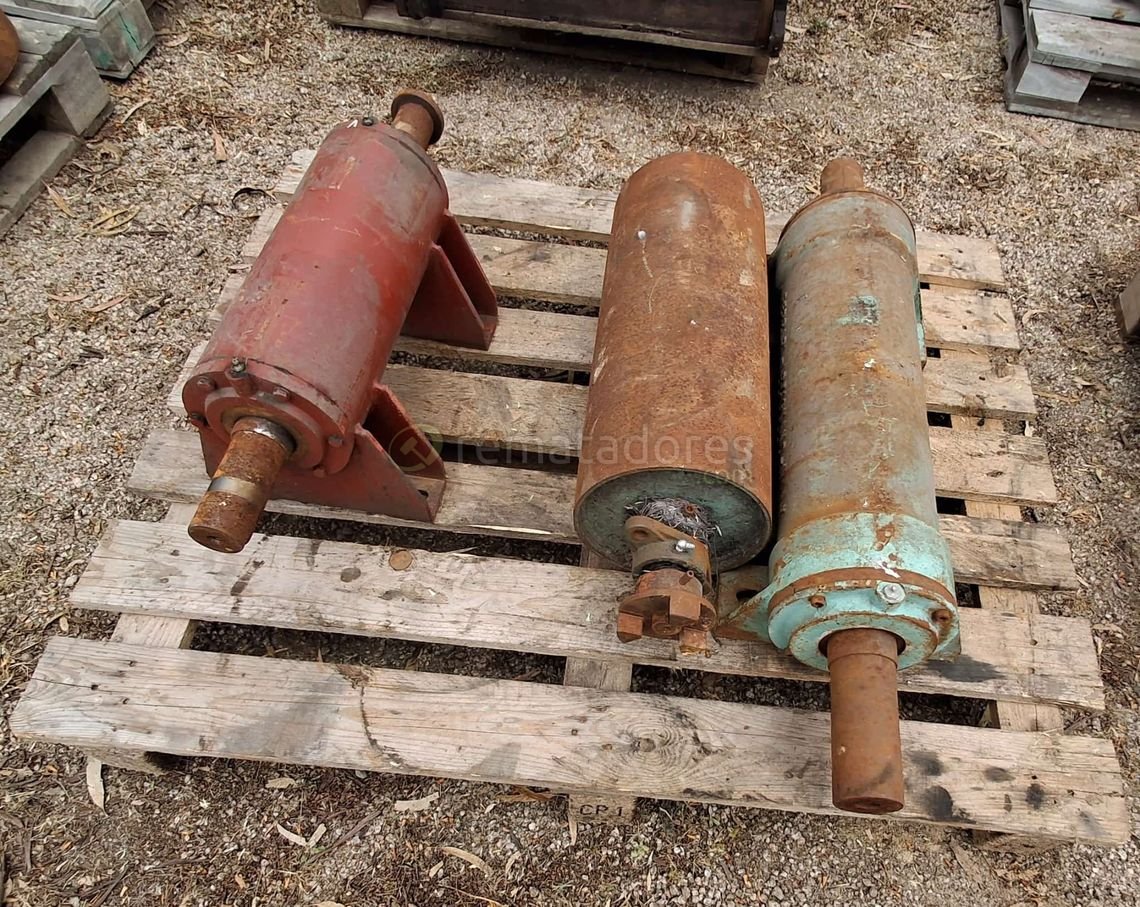 Lote de tres rodillos industriales metálicos