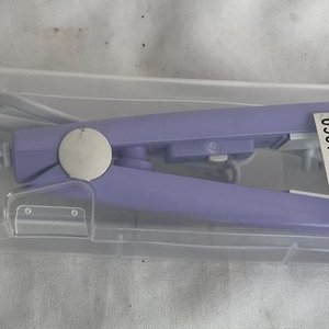 Planchita de Pelo Lila con Estuche, Nueva sin Uso - imagen 2