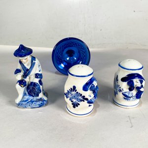 Llamador Azul, Salpimenteros Cerámicos Orientales y Figura "Anciano" Oriental - imagen 5