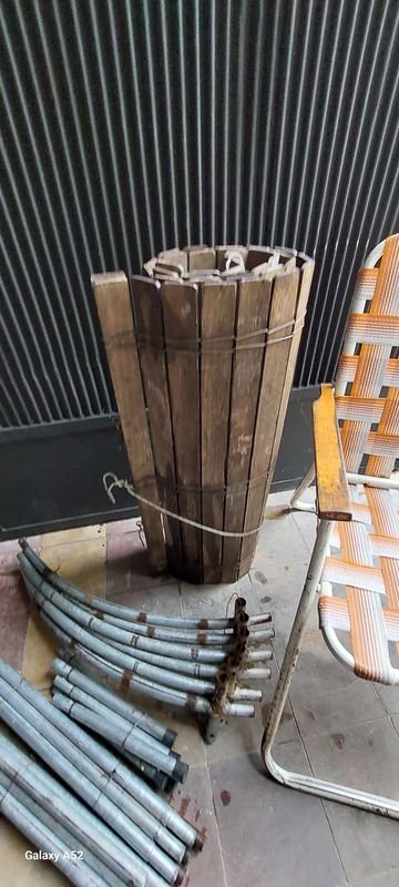 Silla de playa vintage con estructura de madera y asientos tejidos - imagen 4