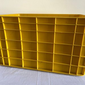Cajón Lechero Plástico Amarillo Industrial 48x33cm - imagen 2