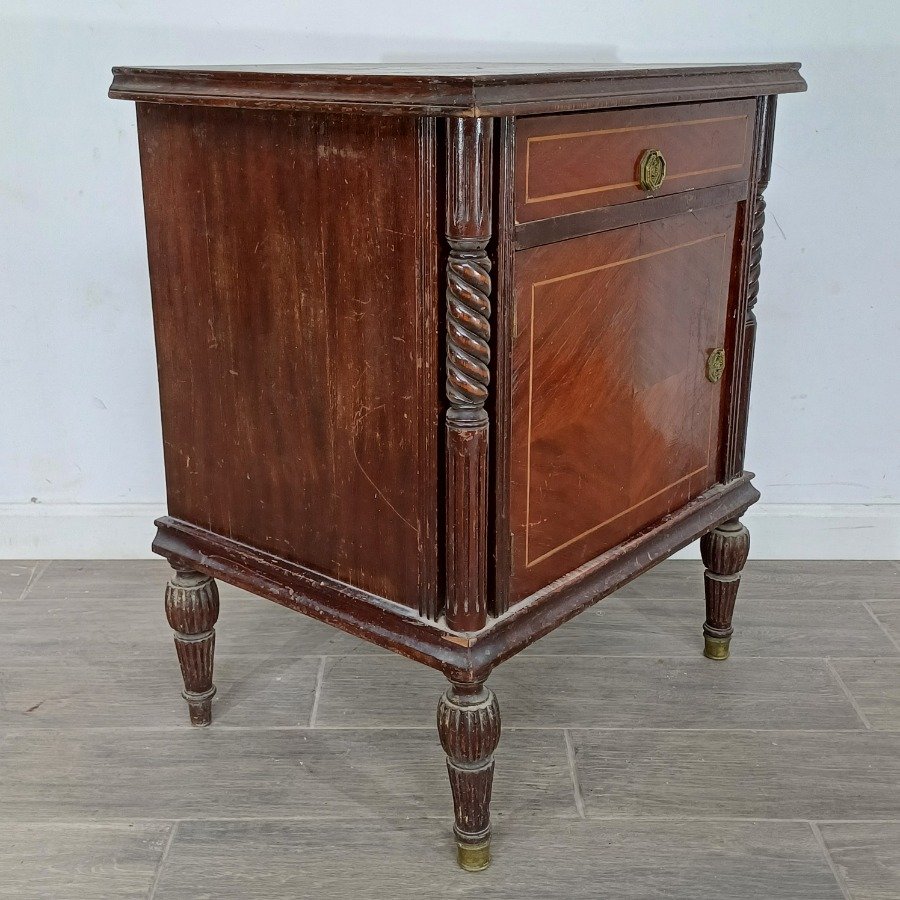 Mesa de luz en madera estilo inglés con cajón y puerta - imagen 6