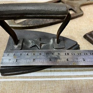 Lote de 2 Planchas Antiguas de Hierro Fundido con Base - imagen 8