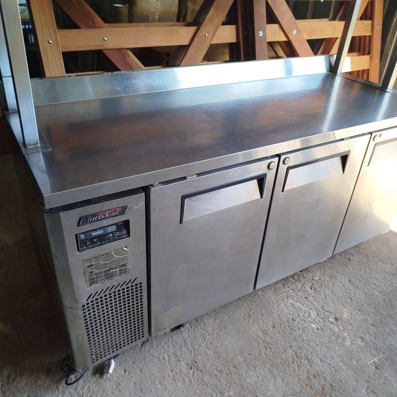 Refrigeradora Profesional Turbo Air CON SOBRE ESTRUCTURA DE SERVICIO - imagen 3