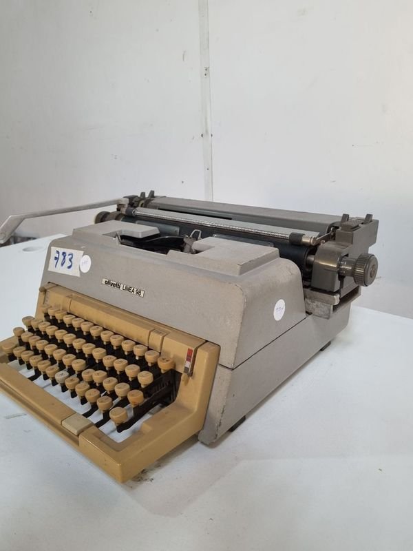 Maquina De Escribir Olivetti - imagen 10