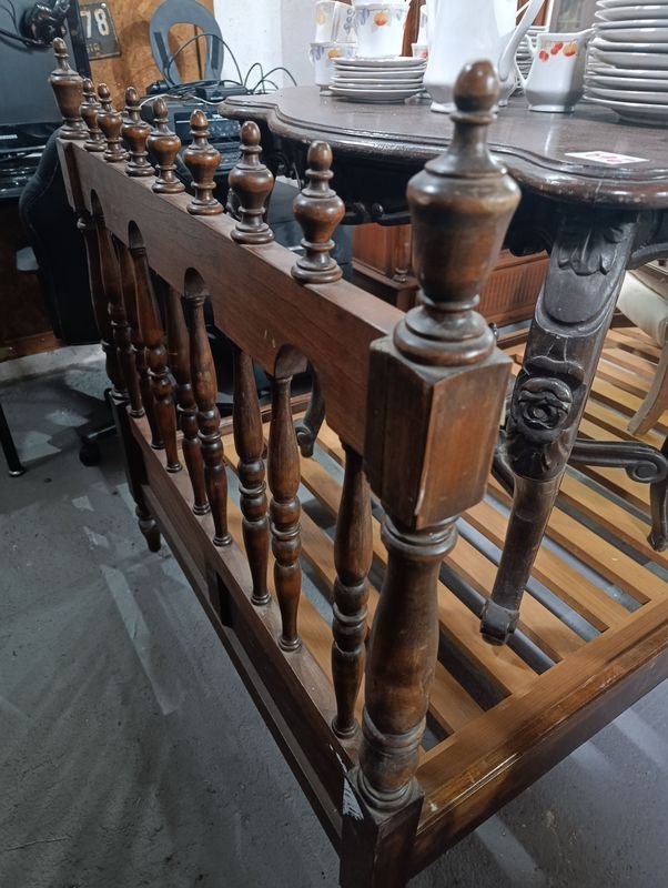 Cama Antigua de Una Plaza Estilo