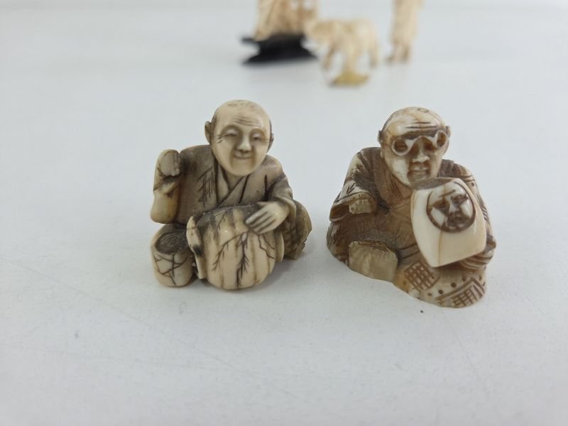 Colección de Figuritas de Marfil con Detalles Intricados - imagen 5