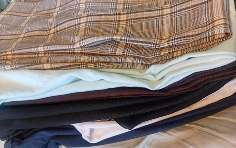 Ropa de vestir para hombre y mujer - Pantalones talleres y modelos varios - imagen 2