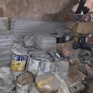 Lote siguiente: Lote de Baldosas, Chapas Perforadas y Accesorios para Cañerías