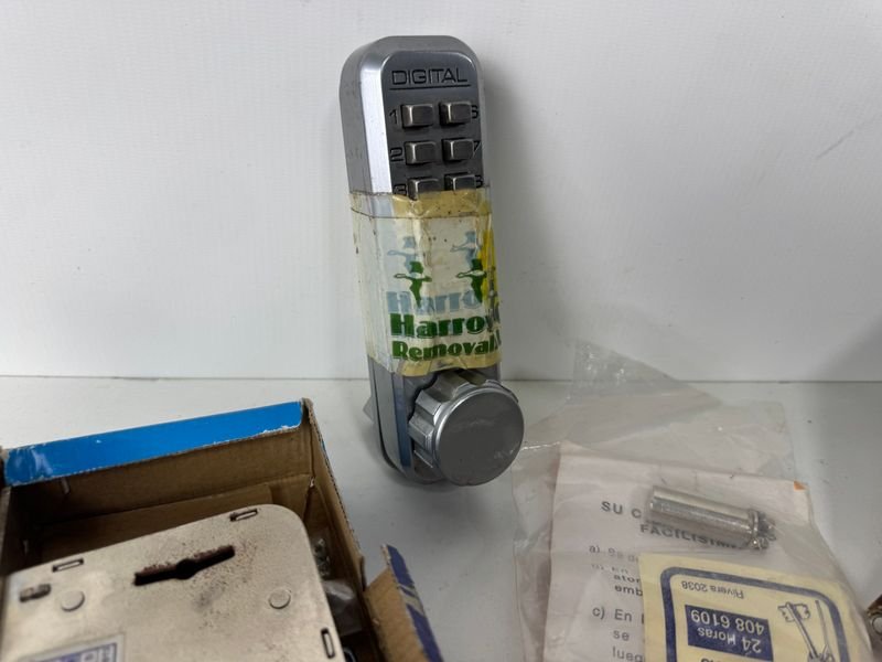 Lote de Cerrajería Completo con Herramientas y Accesorios - imagen 4
