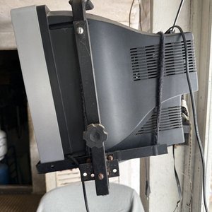 Televisor Panavox a Tubo con Soporte de Pared y Control Remoto - imagen 4