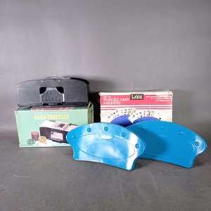 Barajador Automático de Naipes y Dos Soportes Plásticos para Cartas - imagen 1